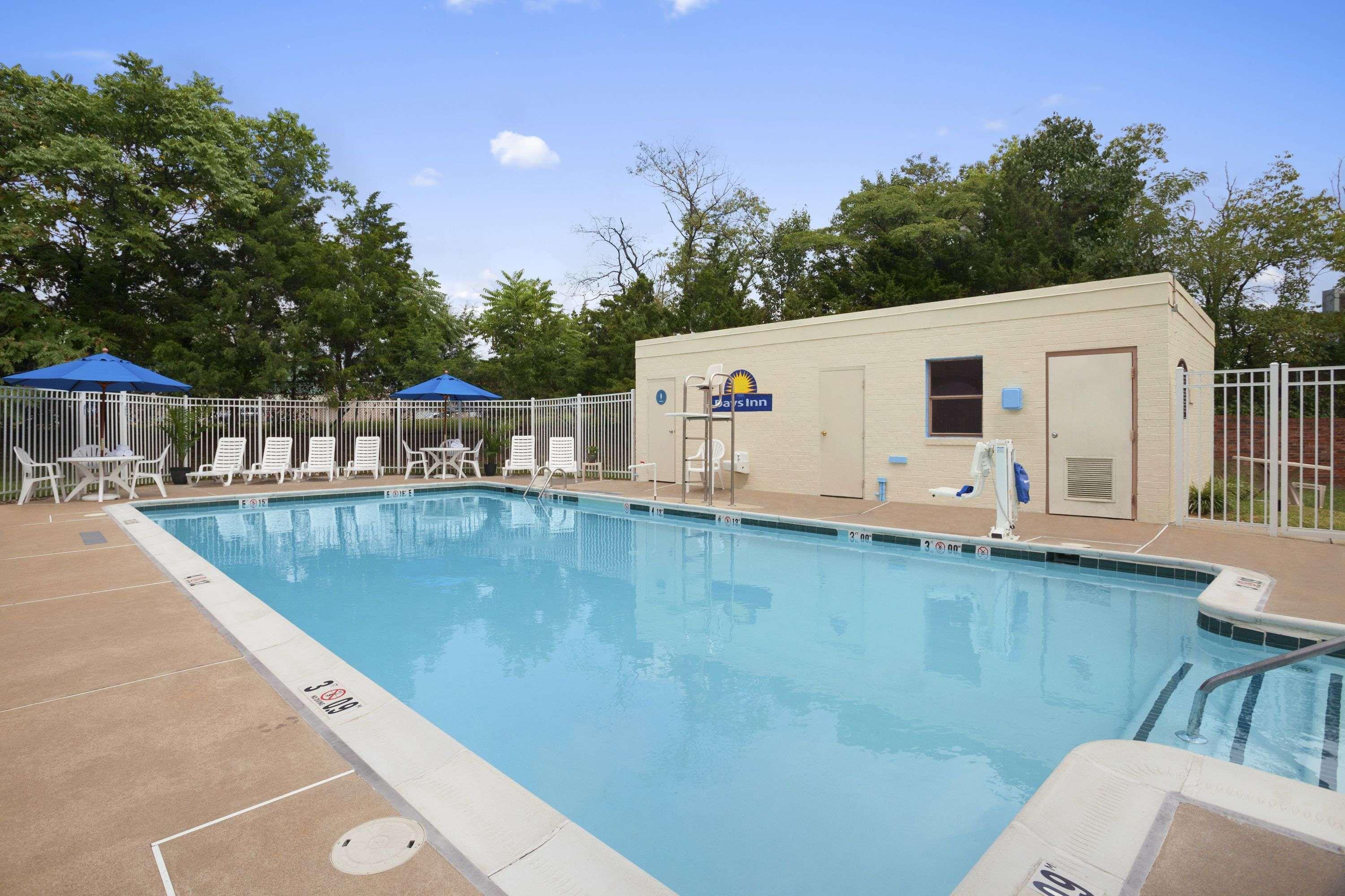 Days Inn By Wyndham Westend Alexandria,Va Washington Dc Area Екстер'єр фото
