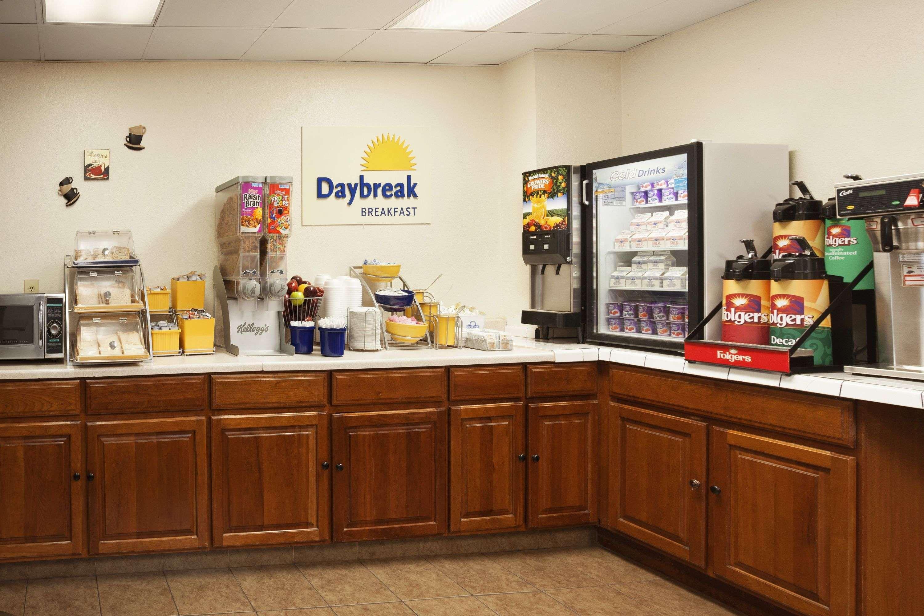 Days Inn By Wyndham Westend Alexandria,Va Washington Dc Area Екстер'єр фото
