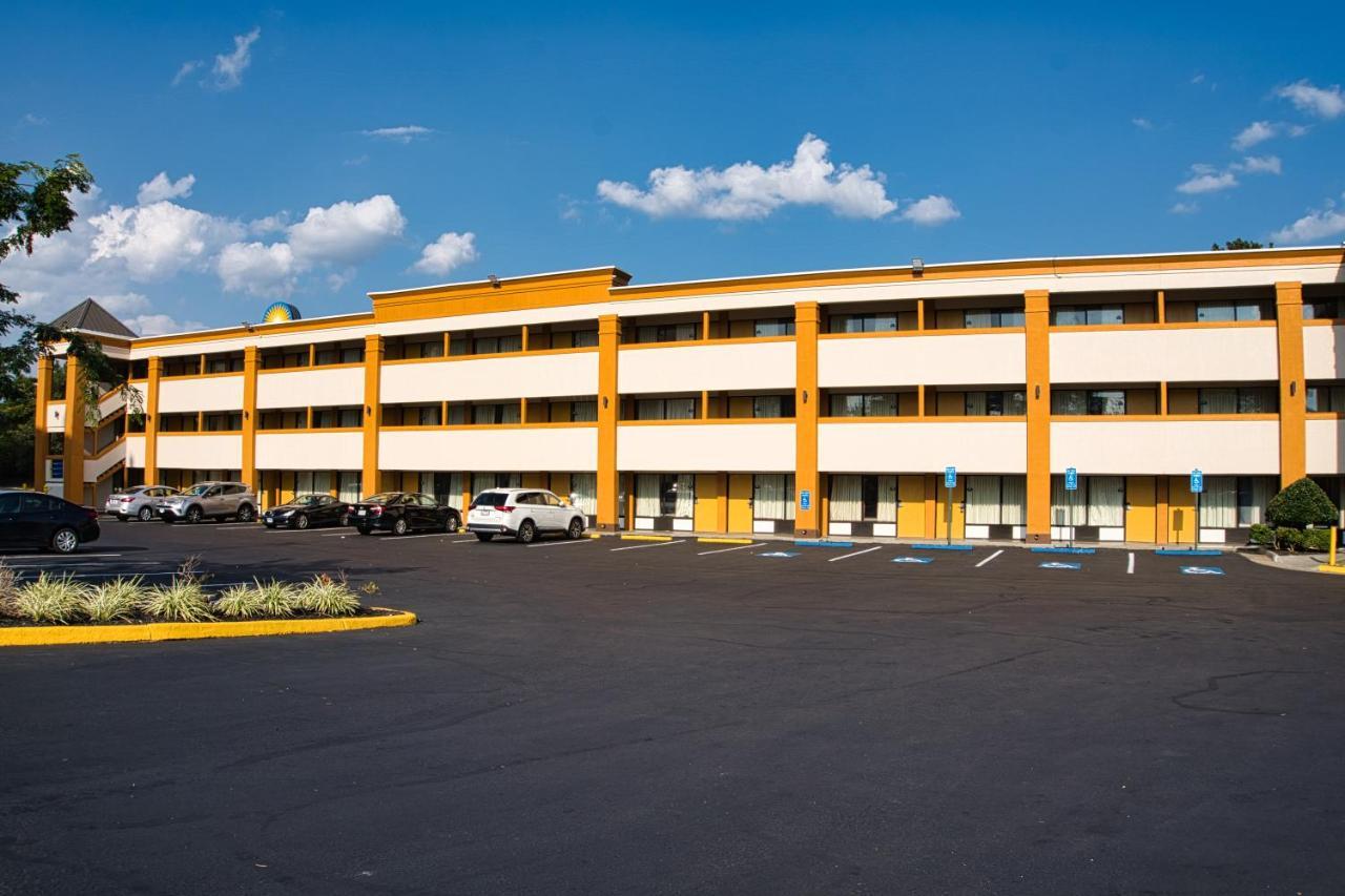 Days Inn By Wyndham Westend Alexandria,Va Washington Dc Area Екстер'єр фото